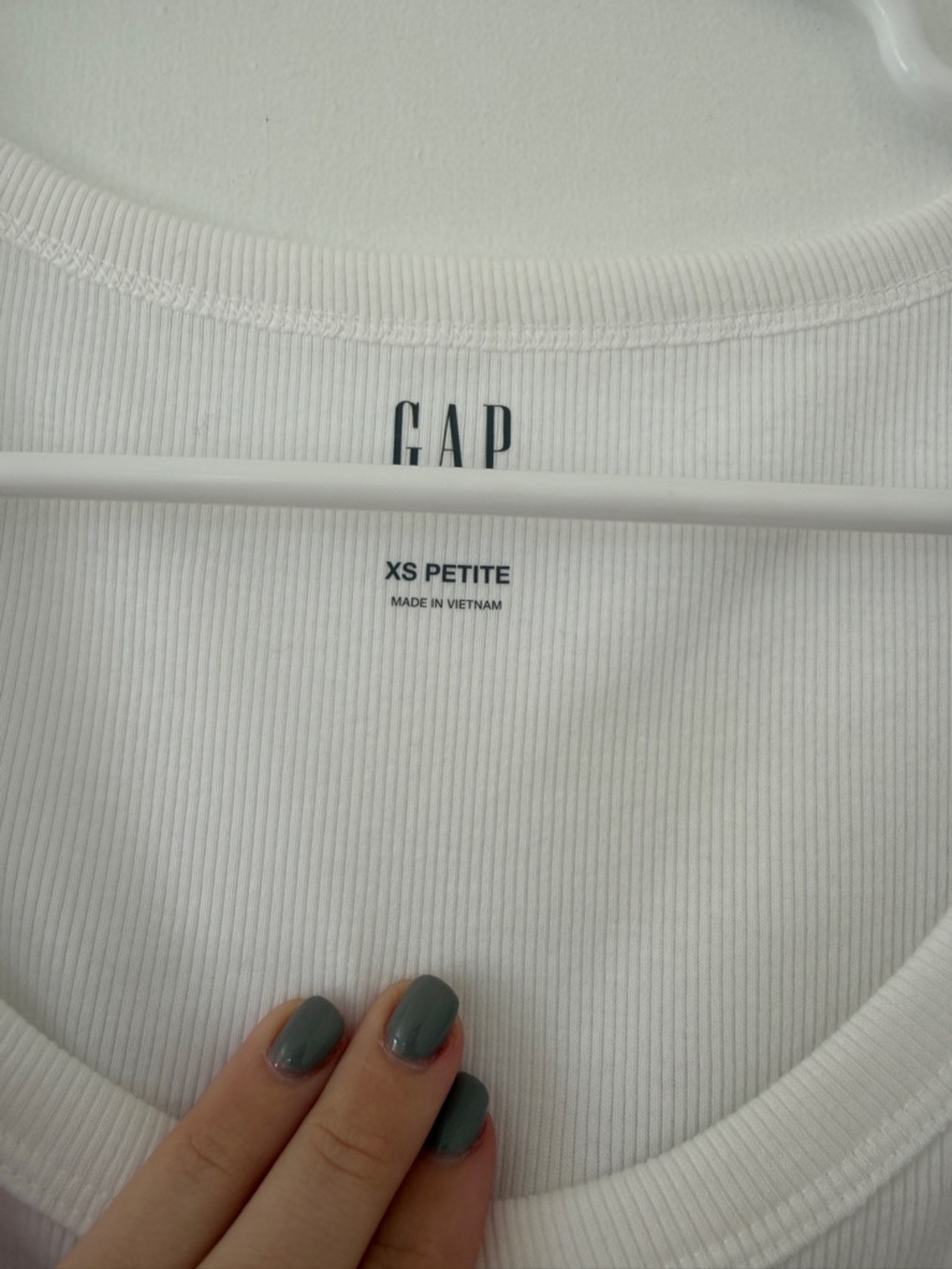 GAP Rib Scoop Tank Top - Picture 3 of 3